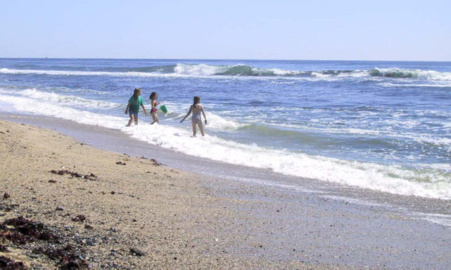 06_Girls_on_Beach