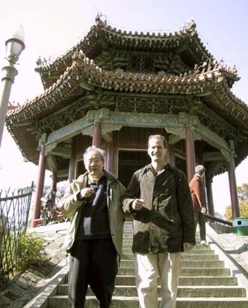 JingShan_WalkingDown