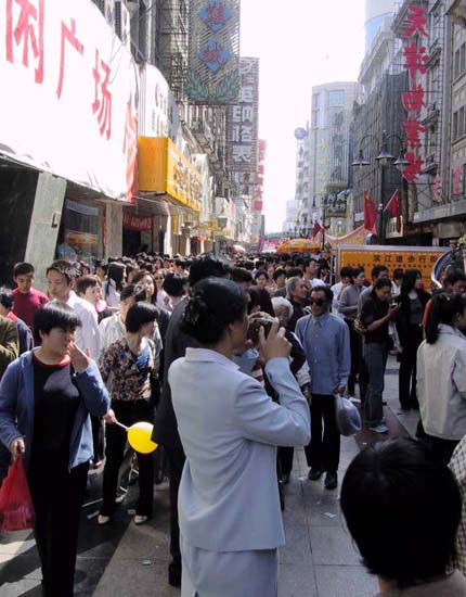 32_Walking_Street